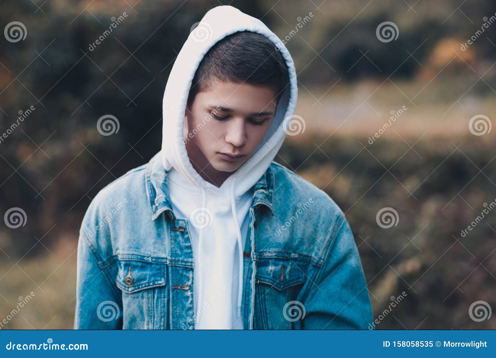 142 fotos de stock e banco de imagens de Teen Sad Male - Getty Images