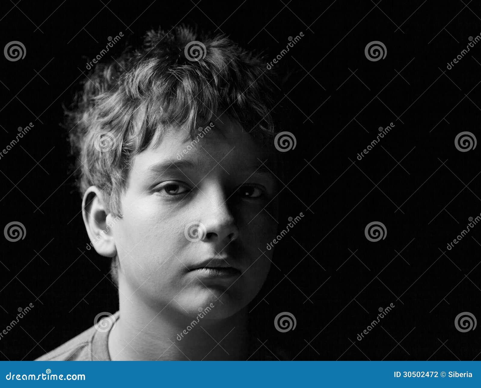 Boy alone vector hi-res stock photography and images - Alamy