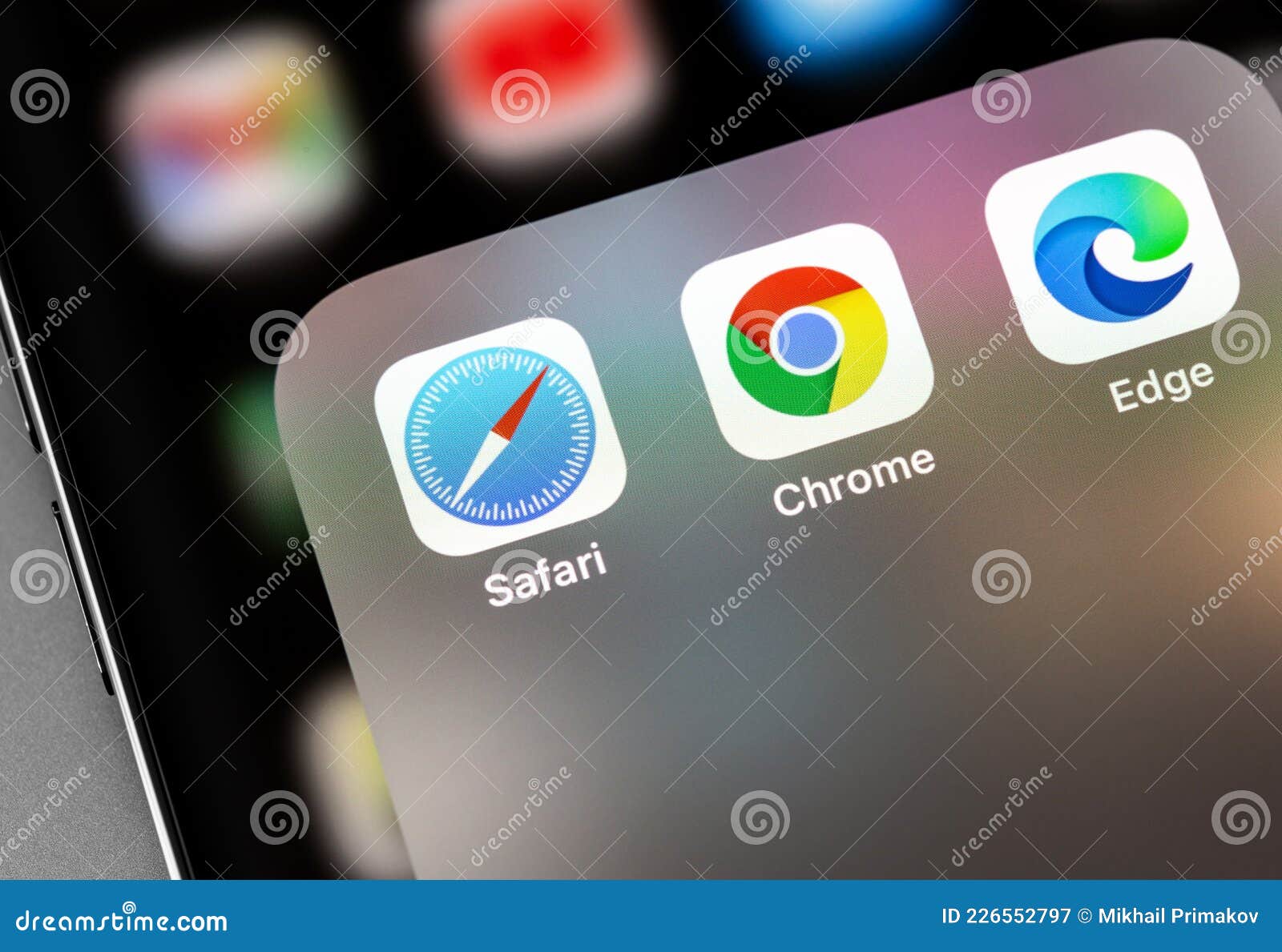 safari or google chrome for iphone