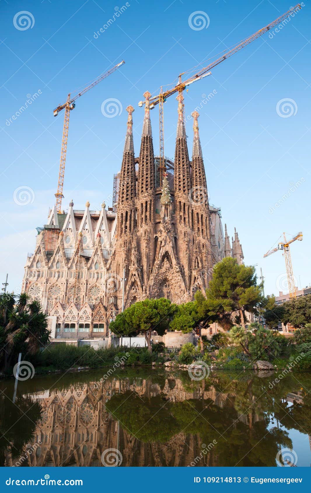 Sagrada Familia, Projetado Por Antoni Gaud Foto de Stock Editorial ...