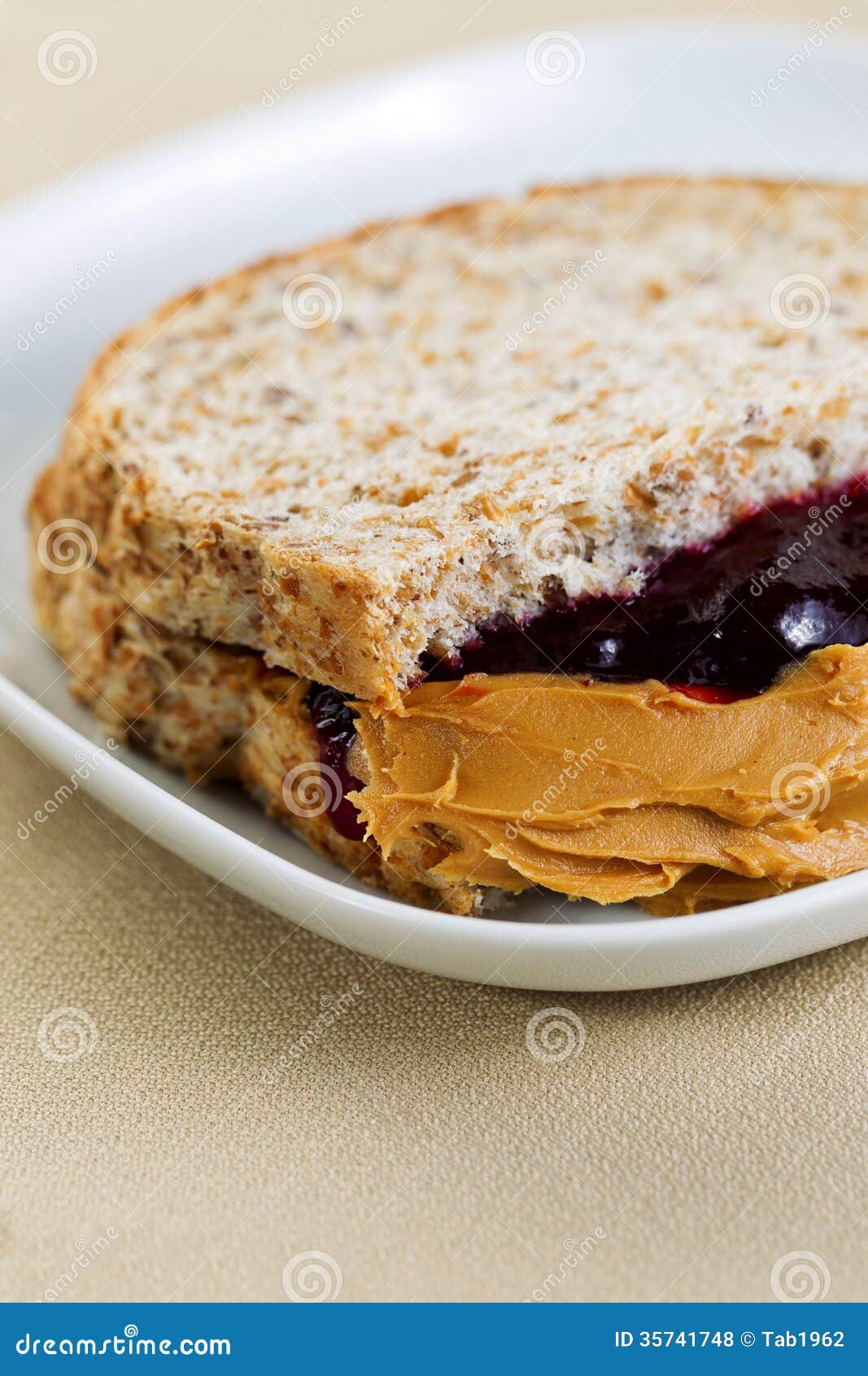 Sahnige Erdnussbutter Und Jelly Sandwich Stockfoto - Bild von brot ...