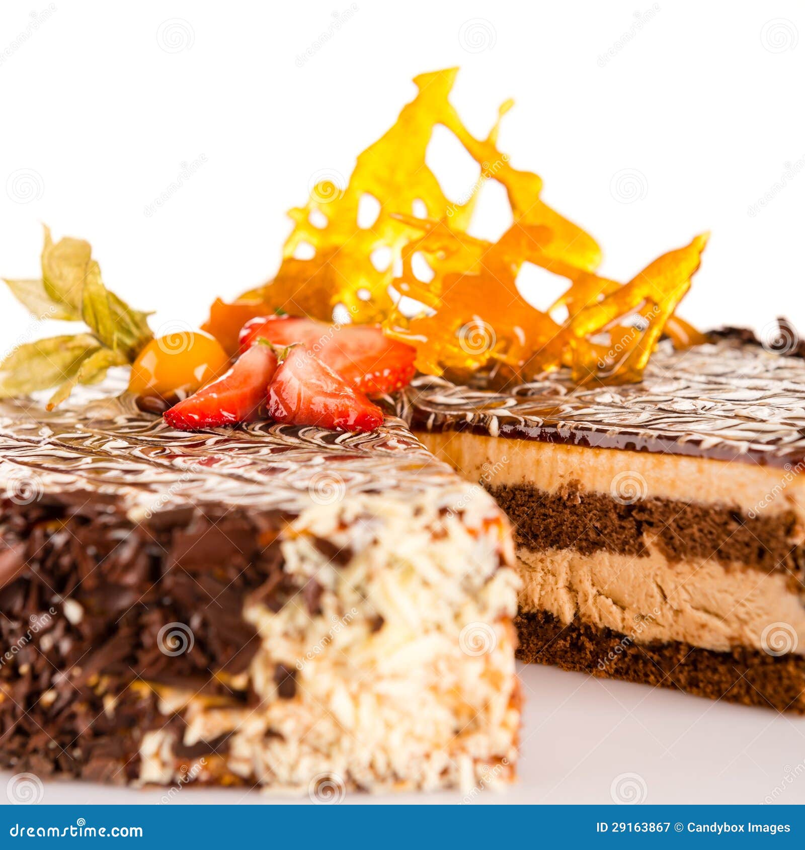 Sahniger Schokoladenkuchen Mit Karamell Und Erdbeere Stockbild - Bild ... Sahniger Schokoladenkuchen Mit Karamell Und Erdbeere Stockbild - Bild ...
