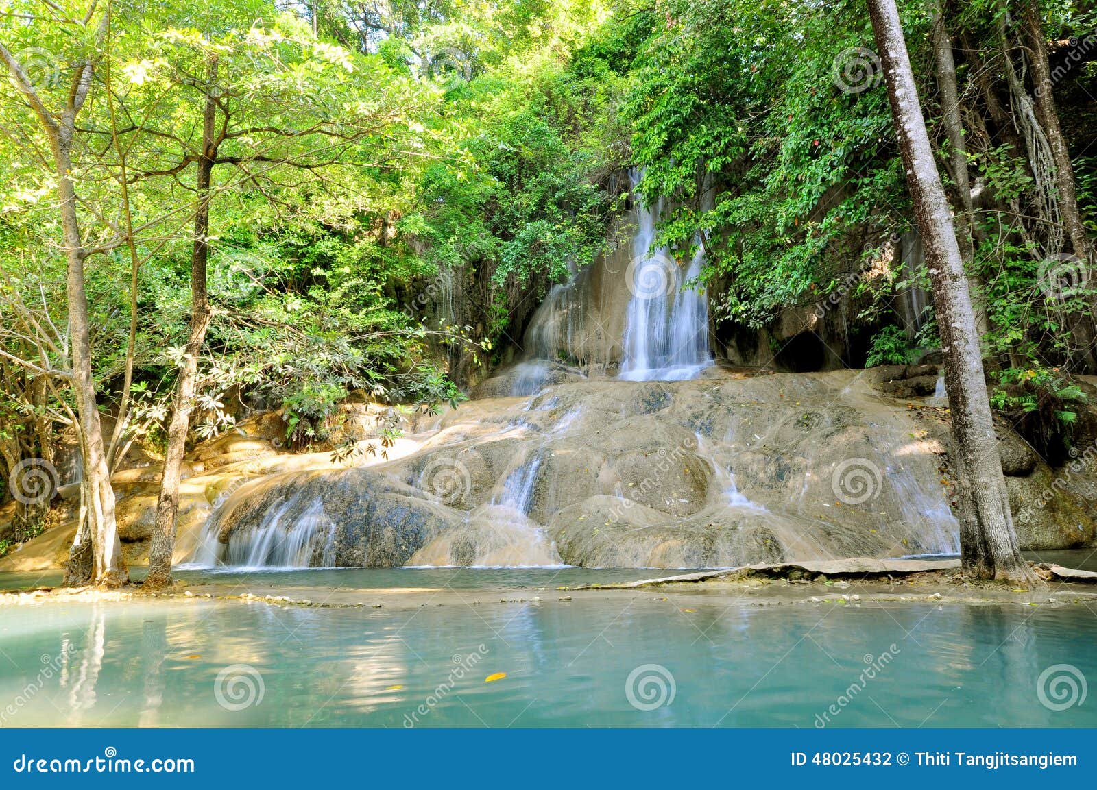 Sai Yok Noi Water fall. The waterfall name is Sai Yok Noi the famous tourist attractions in thailand , Kanchanaburi