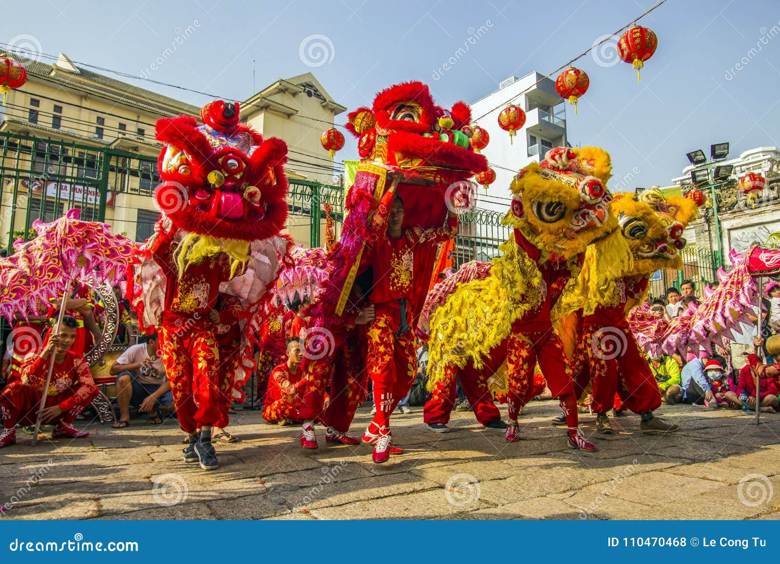 SAIGON VIETNAM February 18 2015 Dragon And Lion Dance Show In saigon-vietnam-february-18-2015-dragon-and-lion-dance-show-in
