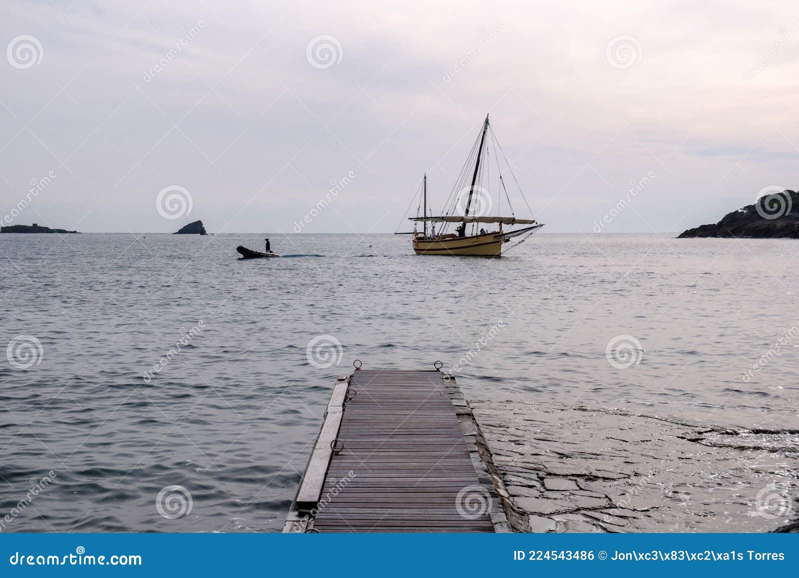 sailing boat at sea with horizon line in the background