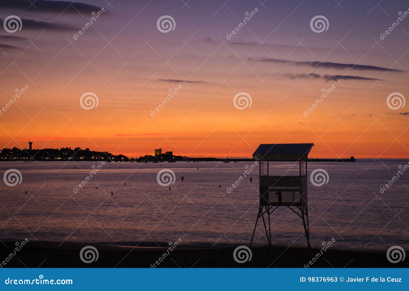 Saint Jean De Luz Pendant Un Coucher Du Soleil Dété Image