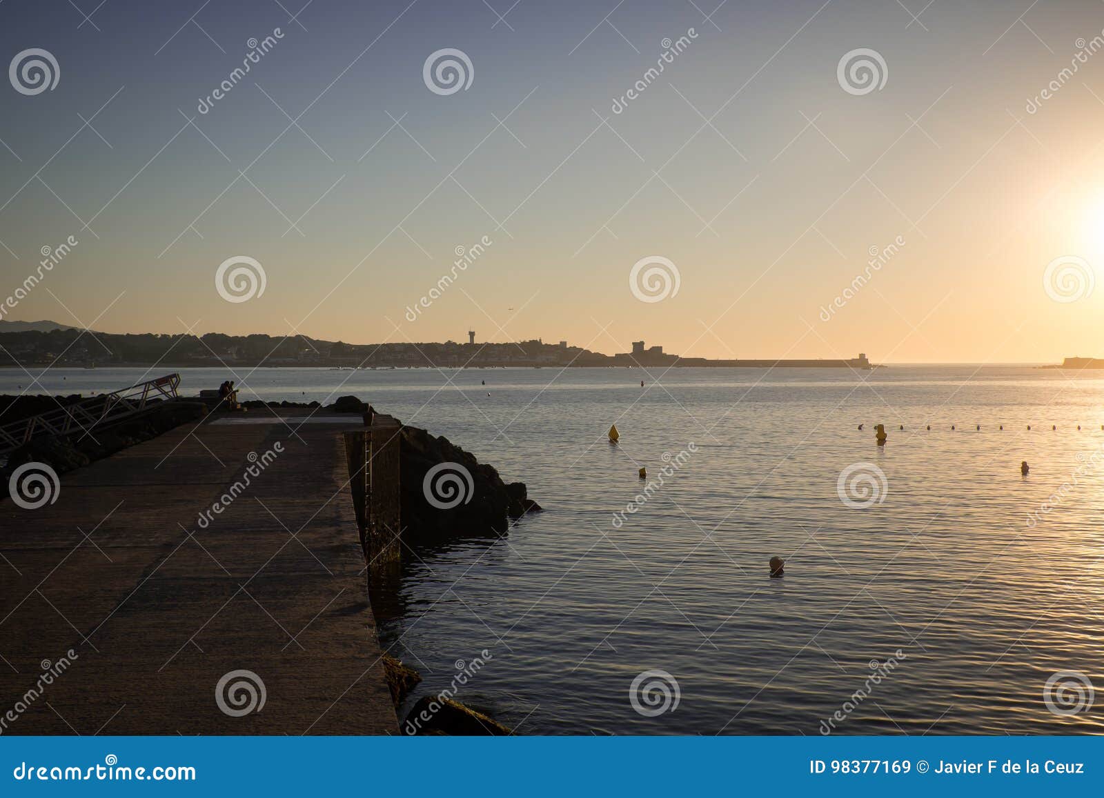 Saint Jean De Luz Pendant Un Coucher Du Soleil Dété Image