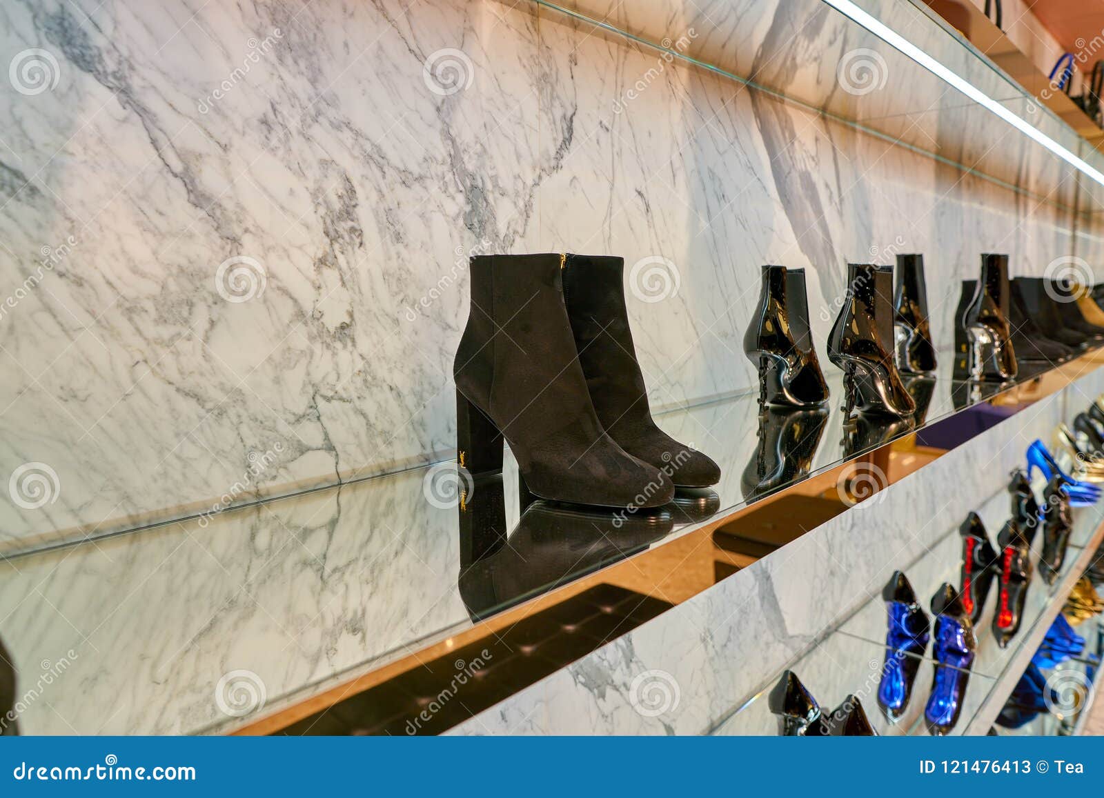 shoe stores at st laurent mall