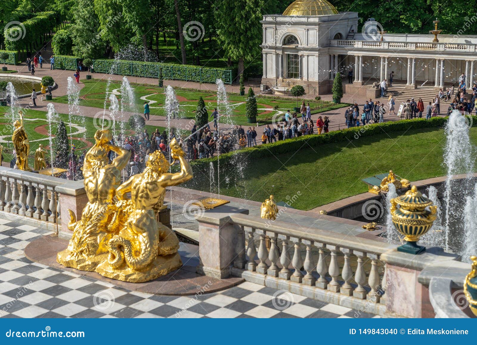 Saint Petersburg Russia Juny 01 2019 Two Sculptures Of