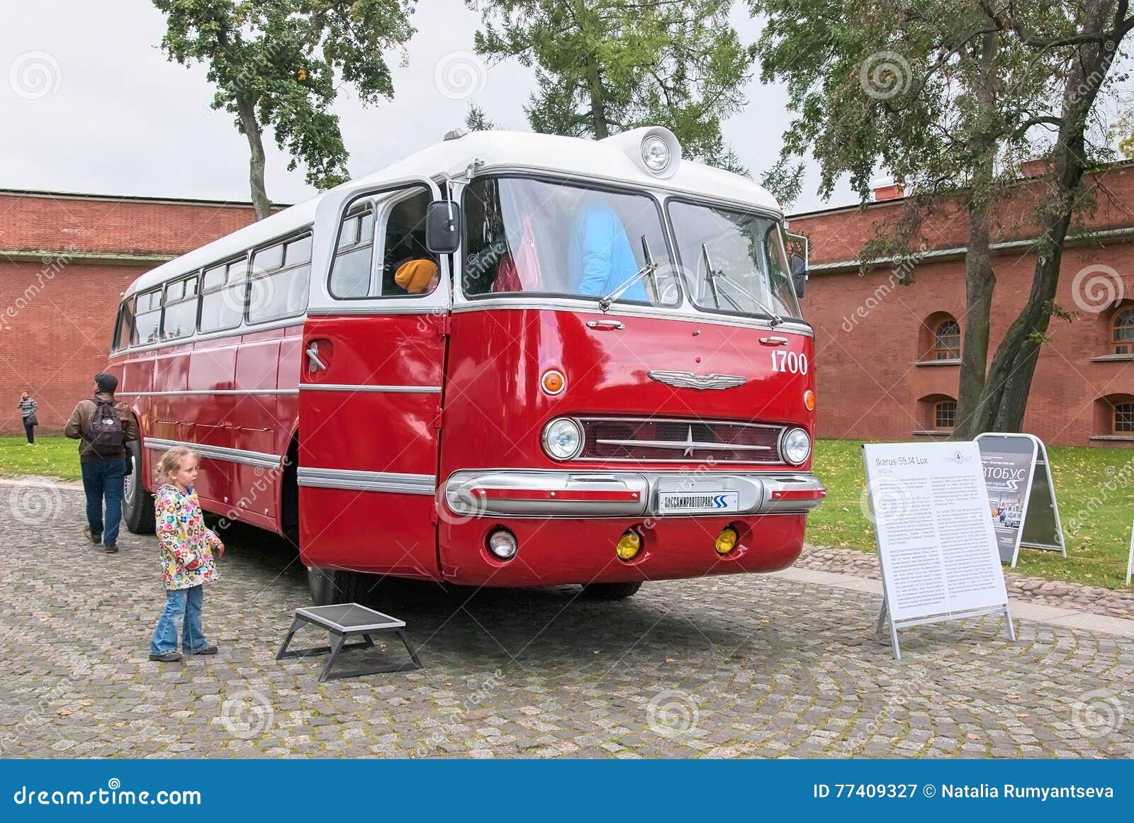 Ikarus Lux Photos and Images & Pictures