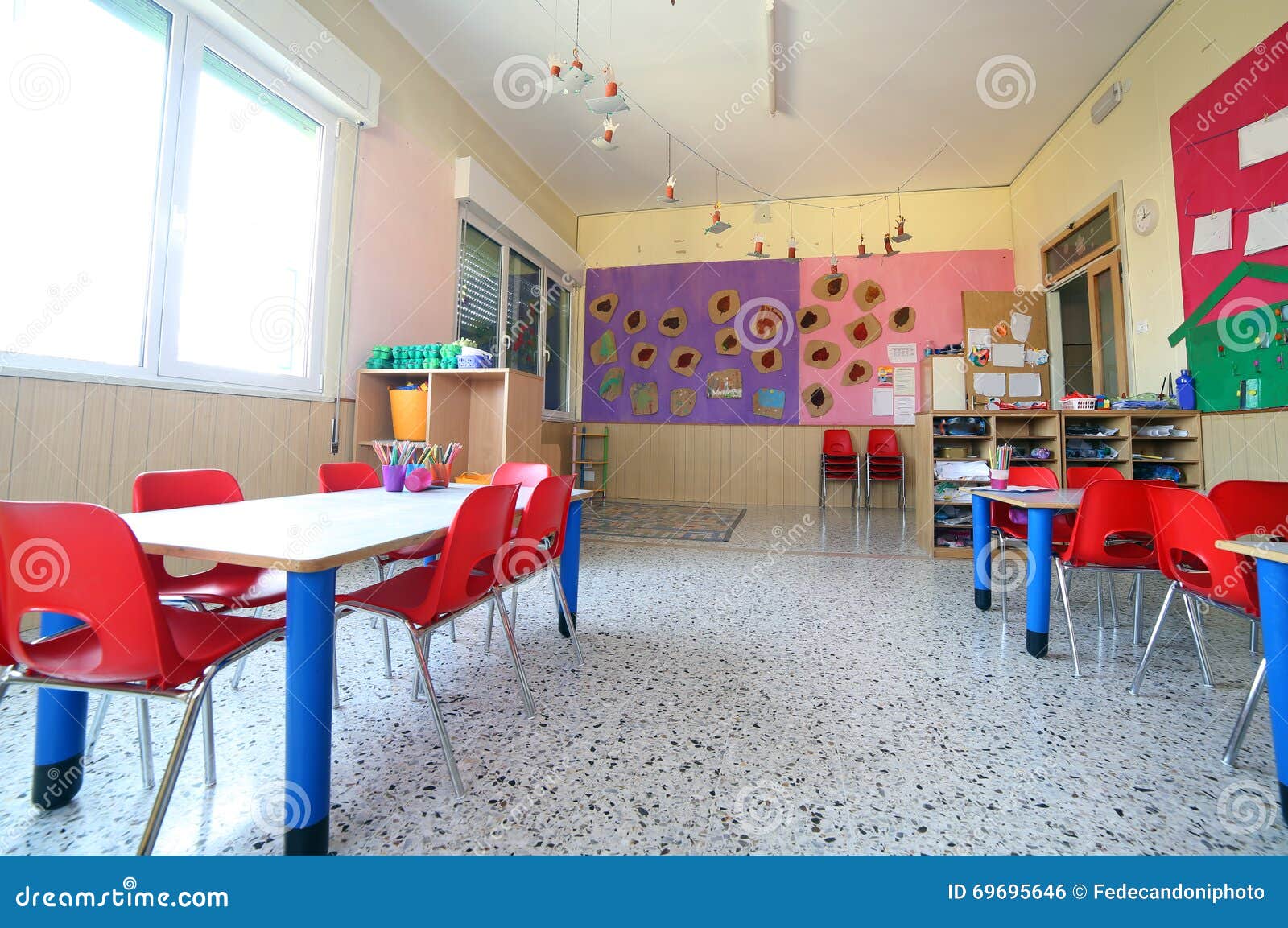 Sala De Aula Vazia Na Escola Imagem de Stock - Imagem de infância