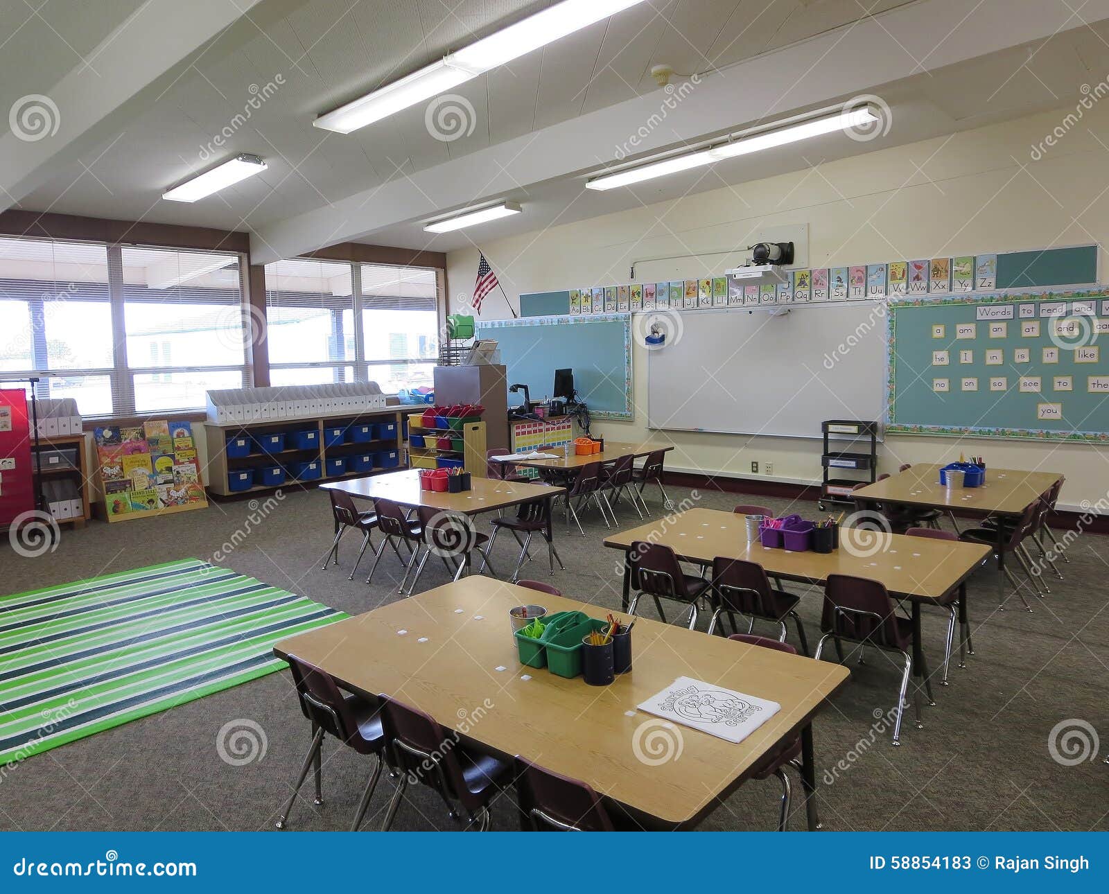 Sala De Aula Vazia Na Escola Imagem de Stock - Imagem de infância