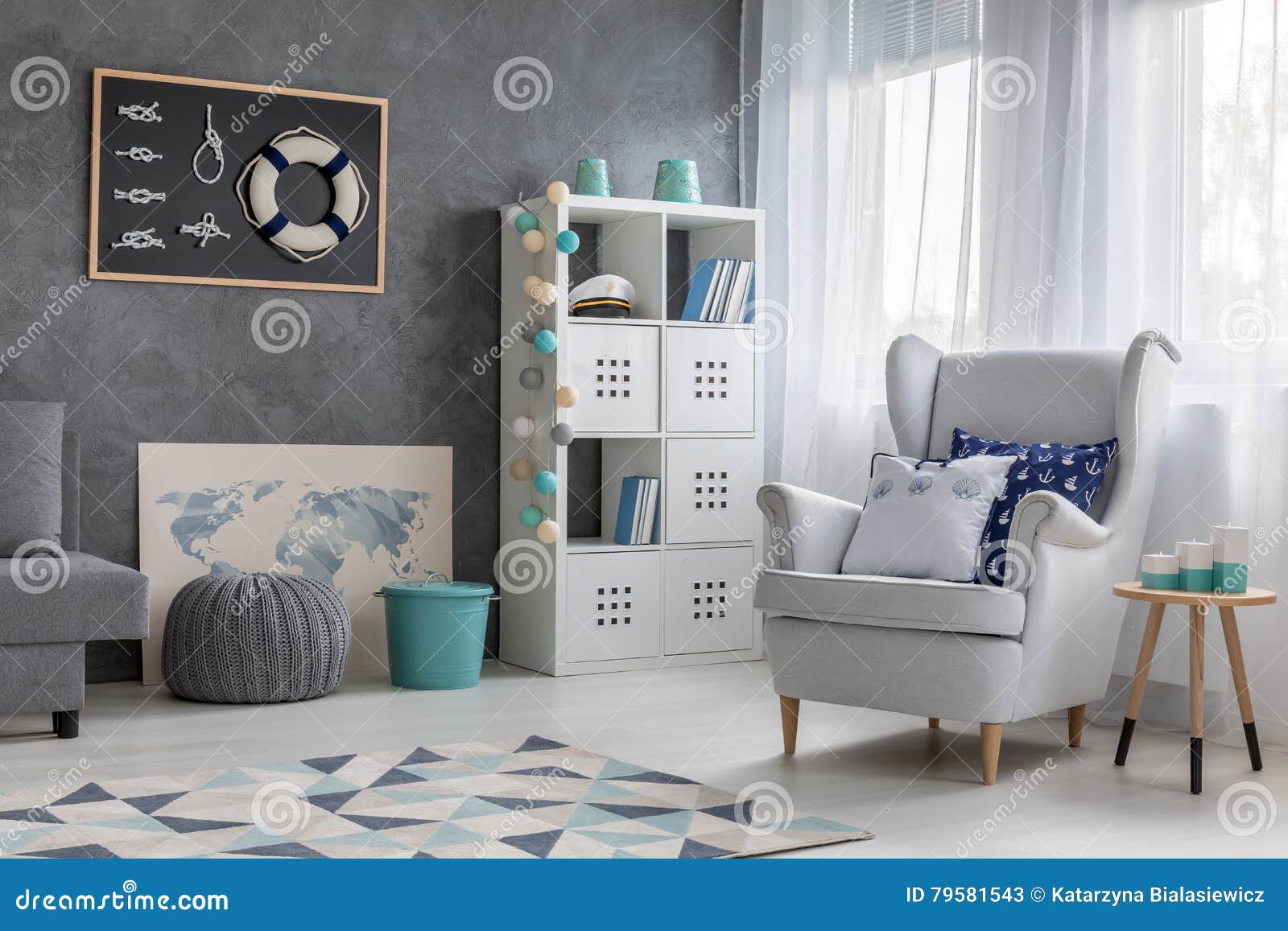 Sala De Estar Con La Decoración Náutica Imagen de archivo - Imagen de