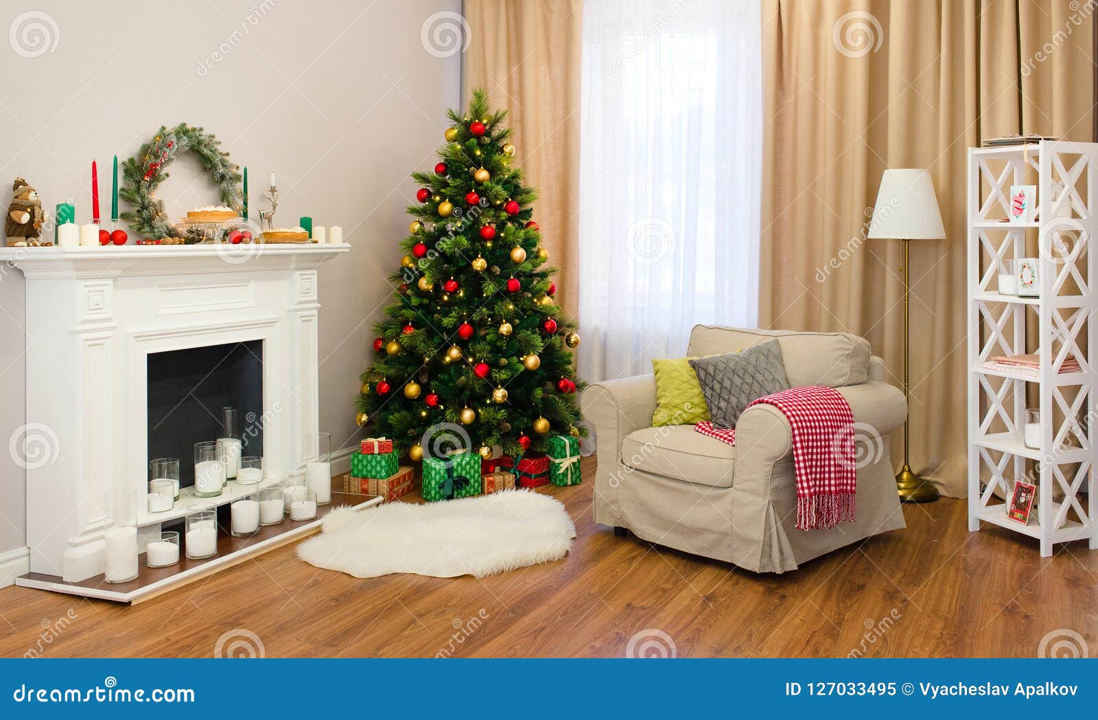 Sala De Estar Fina Adornada Para La Navidad Imagen de archivo - Imagen de  chimenea, festivo: 127033495
