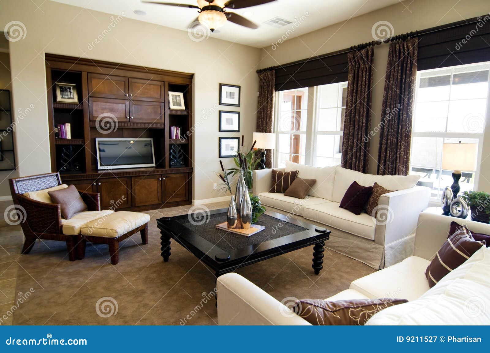 Sala De Estar Grande Hermosa Imagen de archivo - Imagen de coche