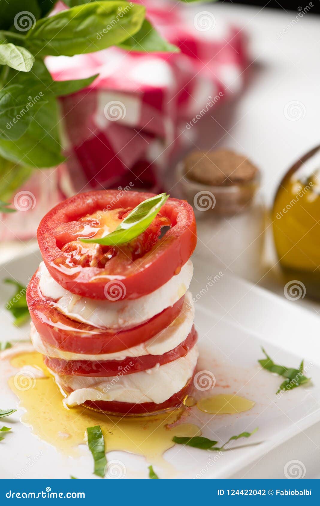 Salada De Caprese Com Mussarela Italiana Foto de Stock Imagem de