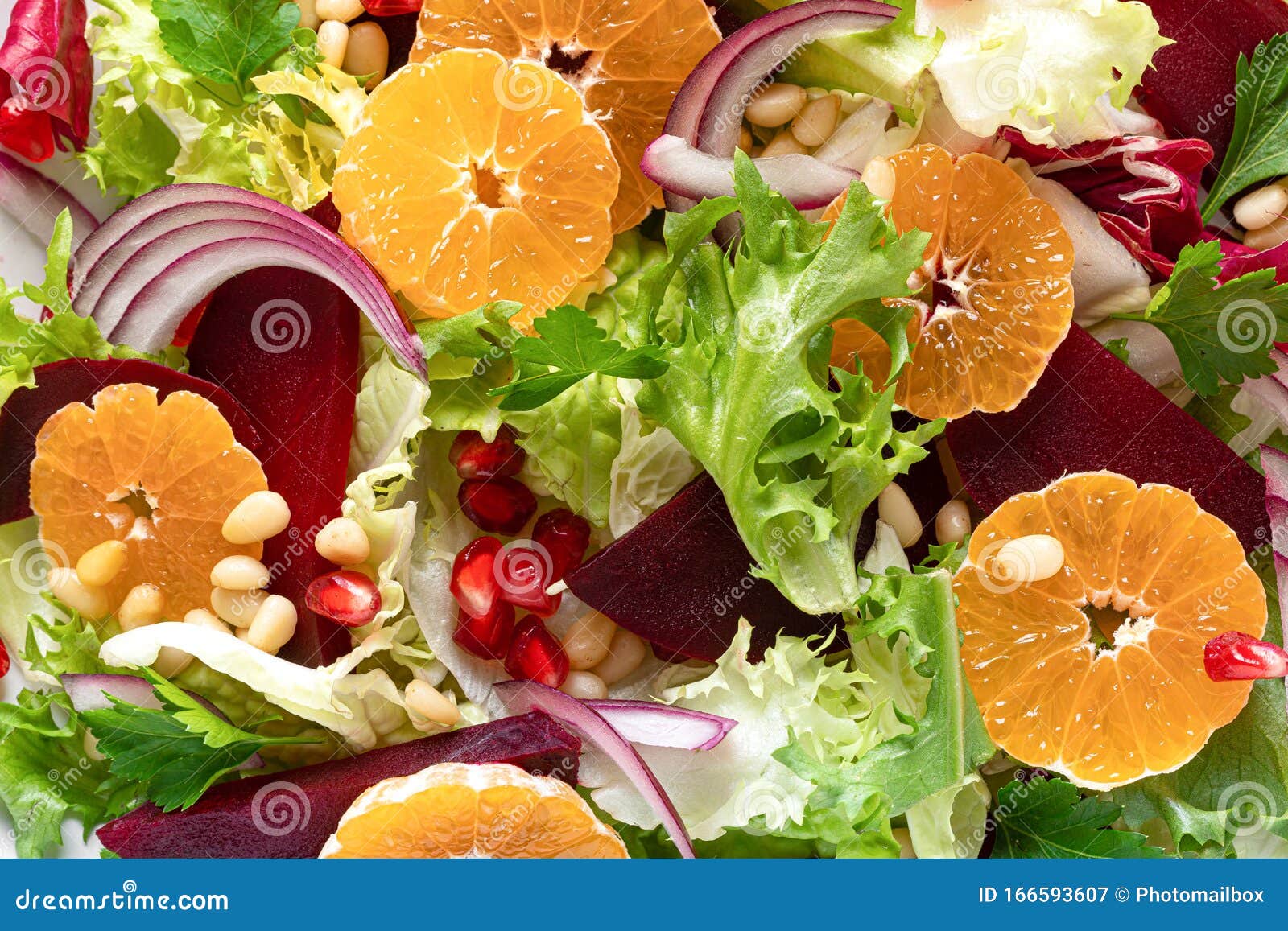 Salada De Natal Com Beterraba Cozida, Cebola Vermelha, Tangerinas, Romã, Salsa, Pinheiro E Folhas De Alface Imagem de Stock - Imagem de naughty, vermelho: 166593607 Salada De Natal Com Beterraba Cozida, Cebola Vermelha, Tangerinas, Romã, Salsa, Pinheiro E Folhas De Alface Imagem de Stock - Imagem de naughty, vermelho: 166593607