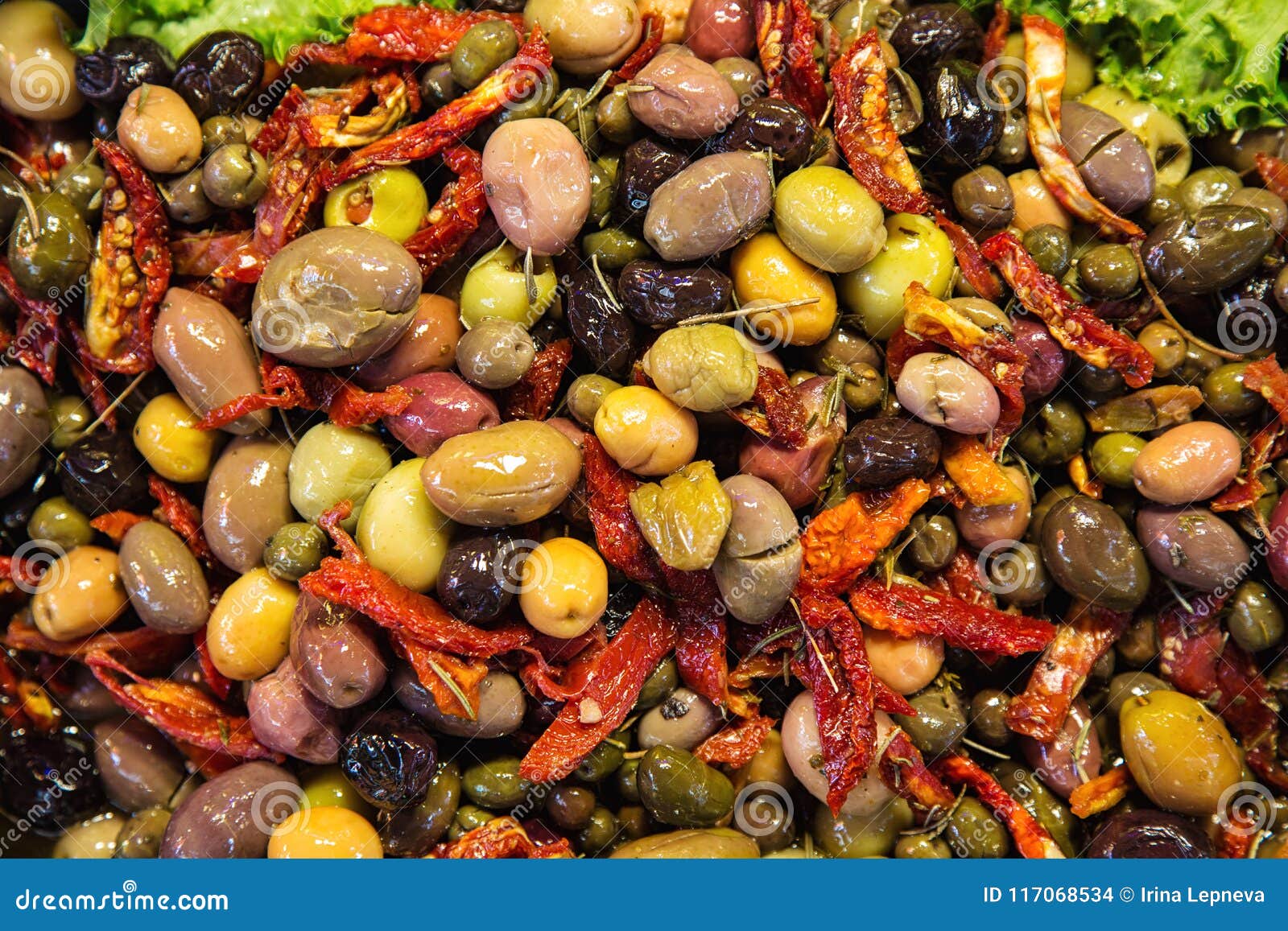 Salade D'olives Vertes Et Noires Photo stock Image du gourmet, normal