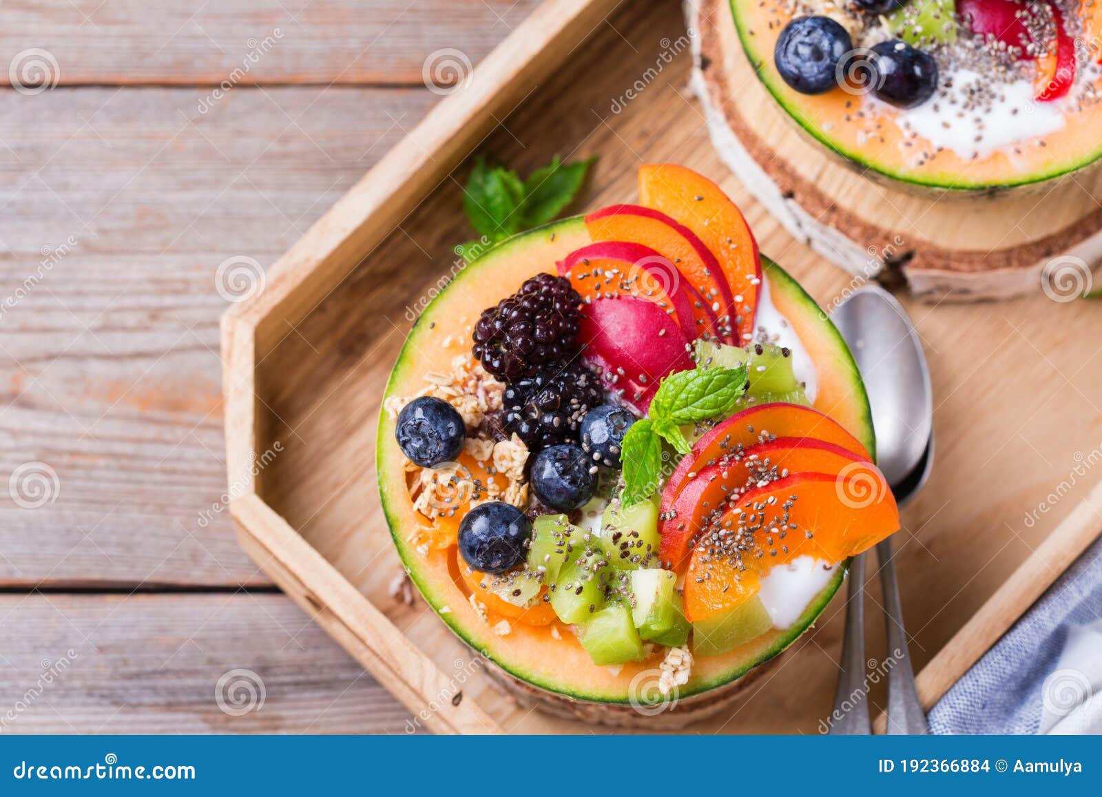 Une Coupe De Fruits Comprenant Une Salade De Fruits Et Une Coupe