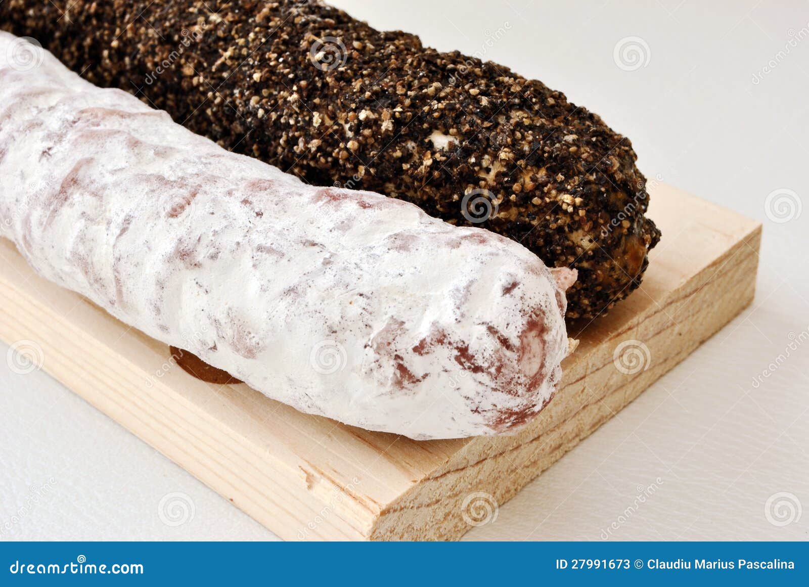 Salame spagnolo del fuet immagine stock. Immagine di gastronomia 27991673