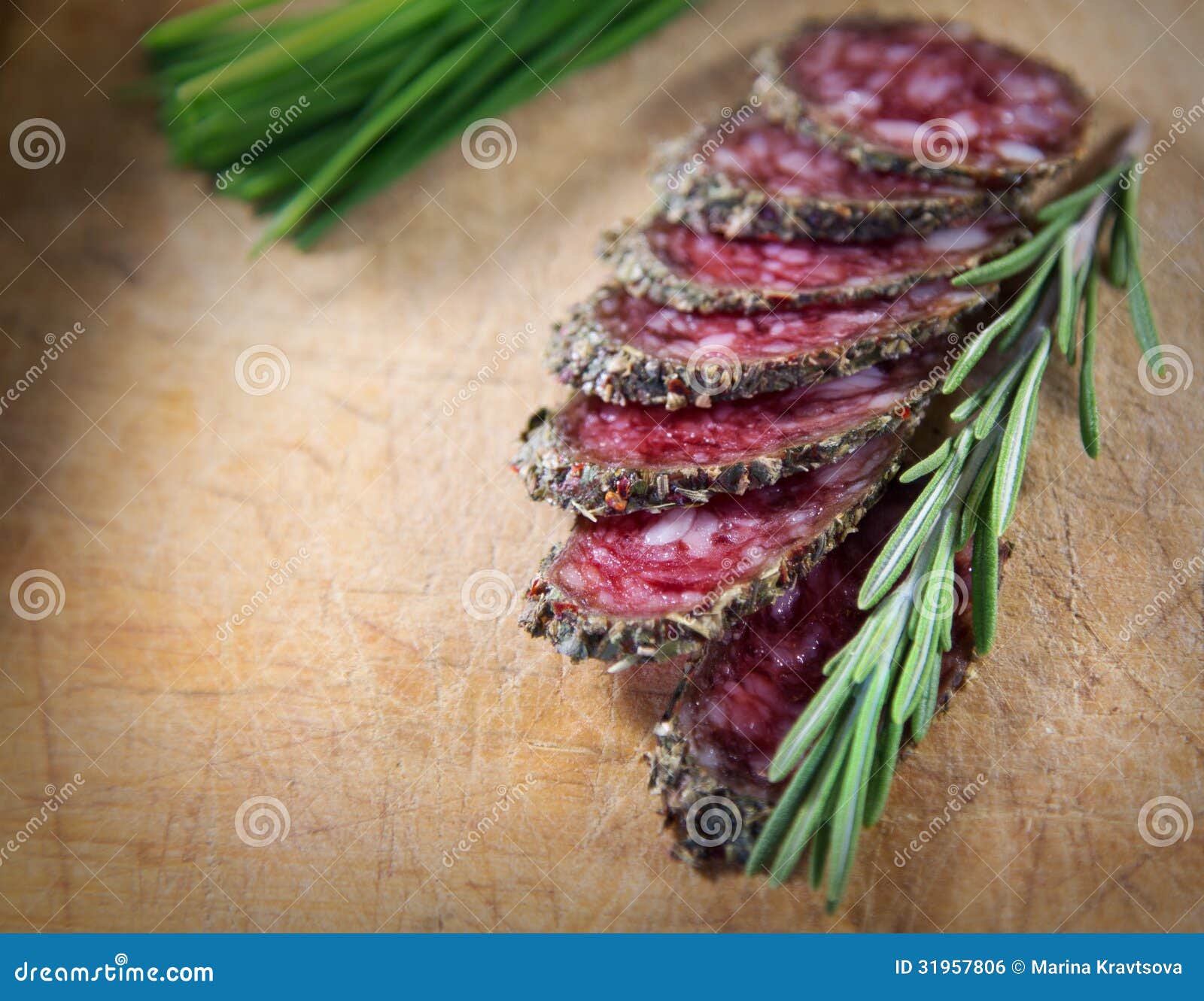 Salami francés con romero foto de archivo. Imagen de alimento 31957806