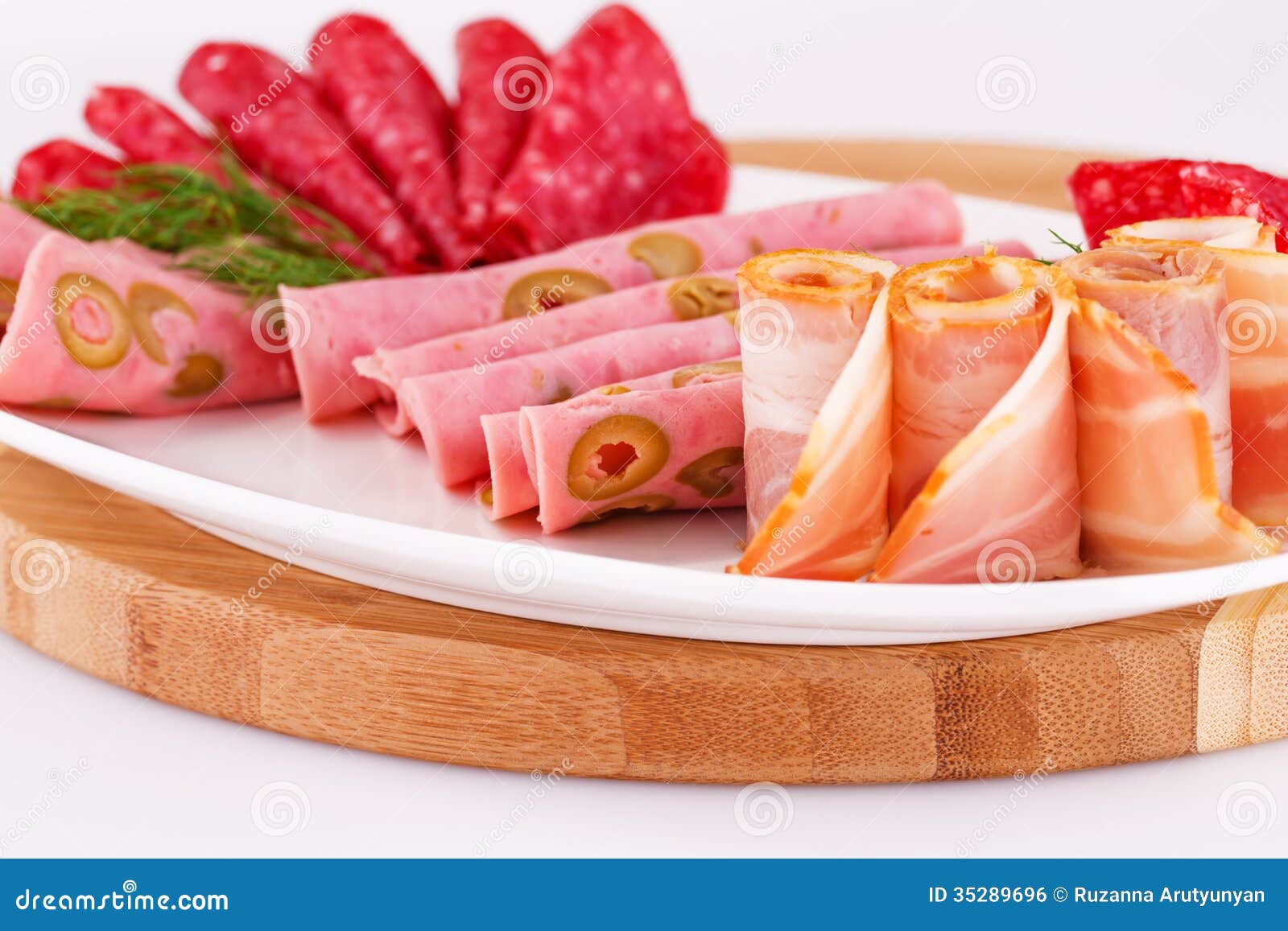 Salami, mortadela y tocino foto de archivo. Imagen de aislado 35289696