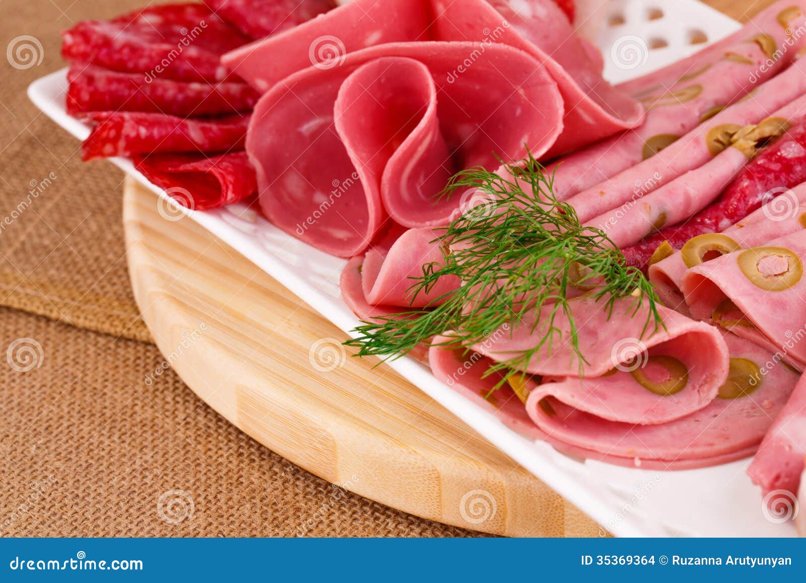 Salami, mortadela y tocino foto de archivo. Imagen de plegable 35369364