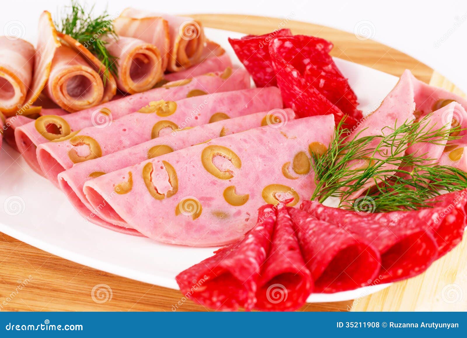 Salami, Mortadella Und Speck Stockfoto Bild von küche, beige 35211908