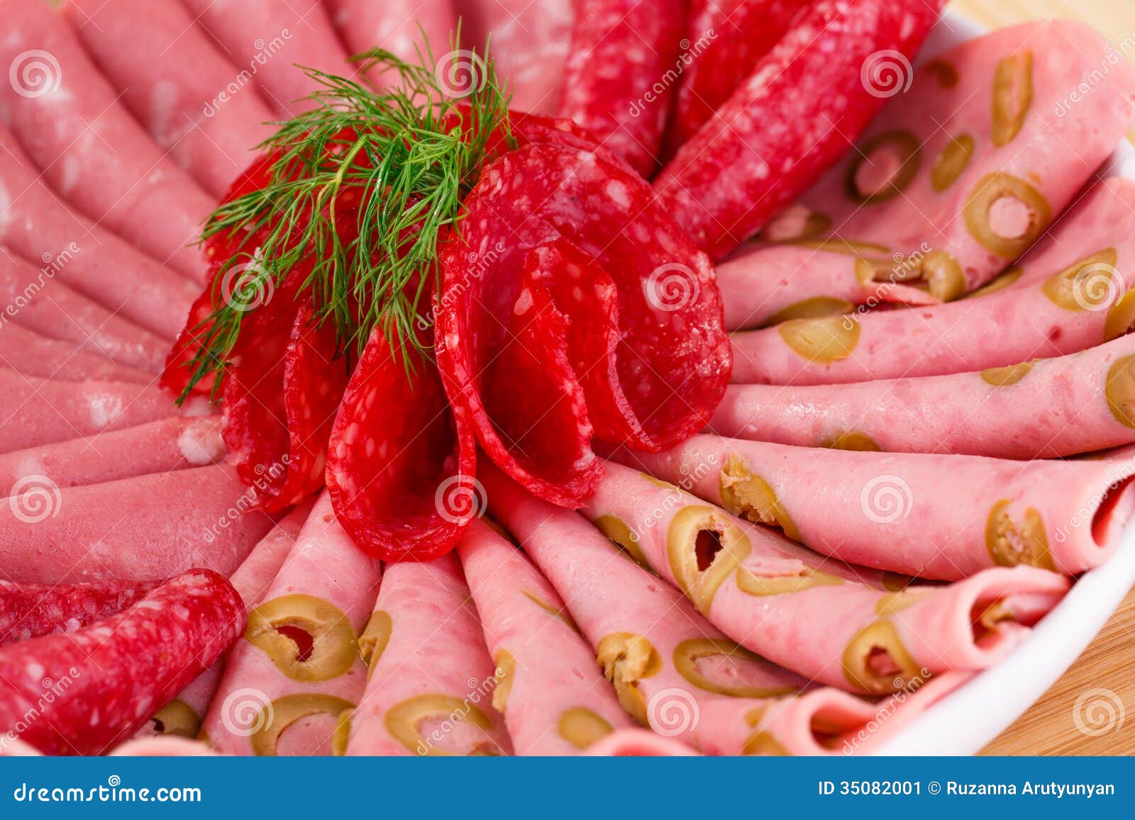 Salami y mortadela imagen de archivo. Imagen de fondo 35082001