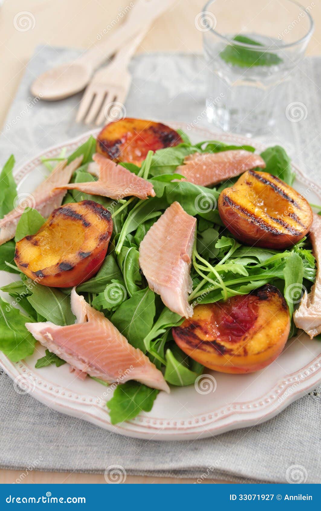 Salat Mit Geräucherter Forelle Stockbild - Bild von kopfsalat, mahlzeit ... Salat Mit Geräucherter Forelle Stockbild - Bild von kopfsalat, mahlzeit ...