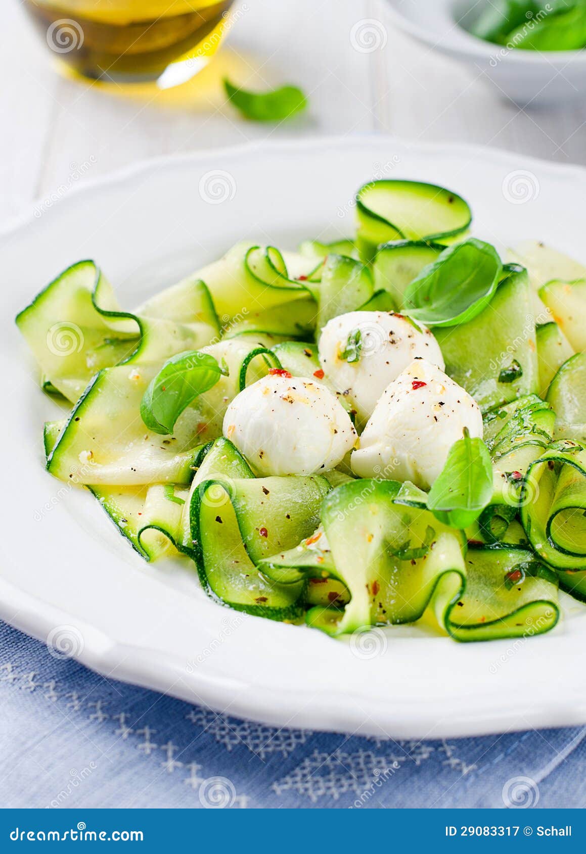 Salat Zucchini. Салат от zucchini с сыром