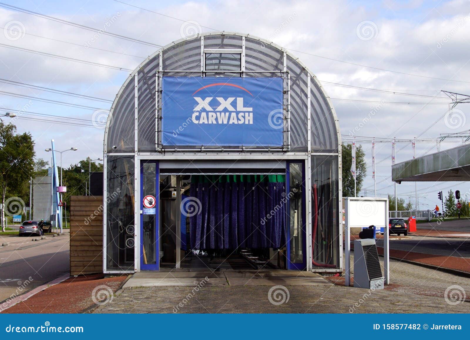 Salida de Carwash XXL fotografía editorial. Imagen de comercio 158577482