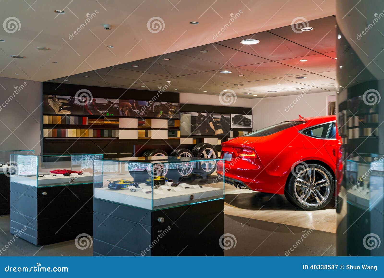 Salle D'exposition De Concessionnaire Automobile Photographie éditorial -  Image du indoors, exposition: 40338587