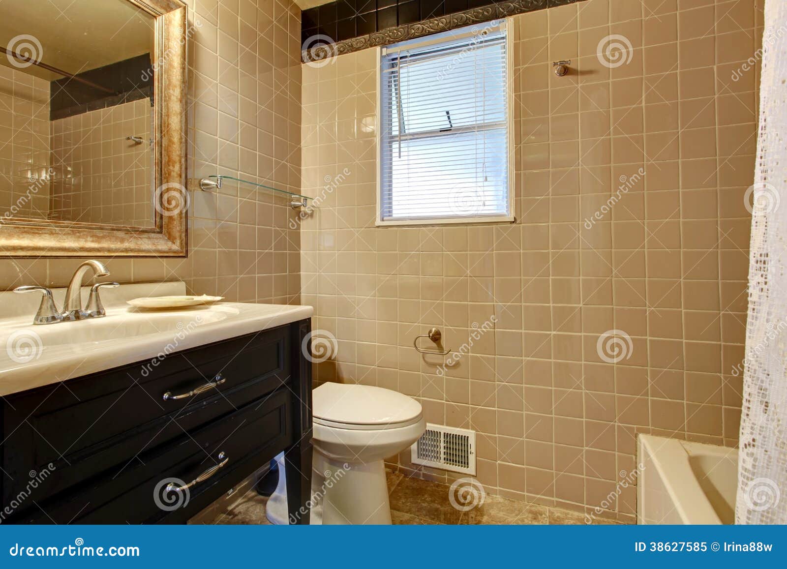 Idée noire et blanche de salle de bains photo stock image: 64862352