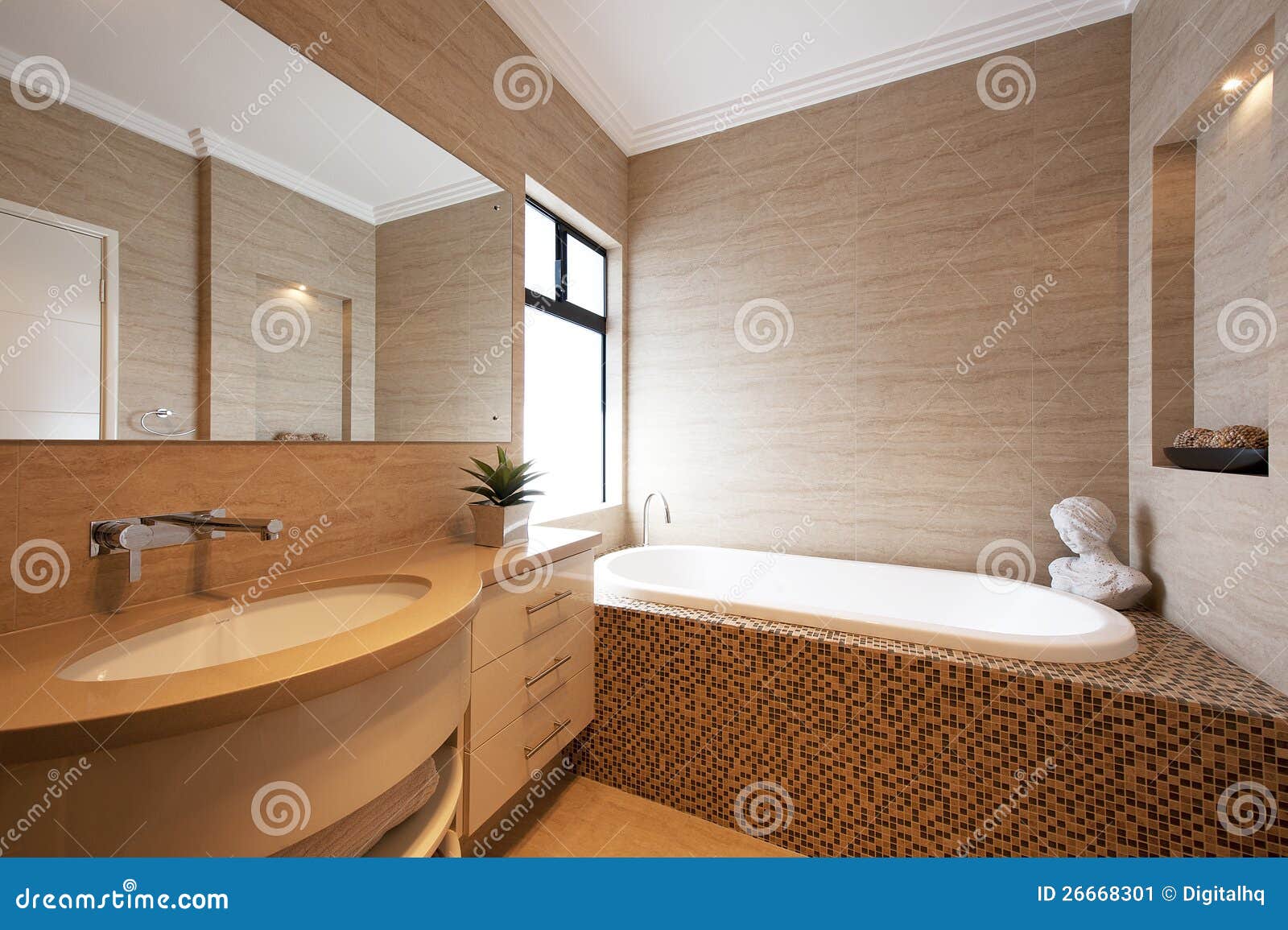Salle De Bains De Luxe Dans La Maison Moderne Image stock - Image du