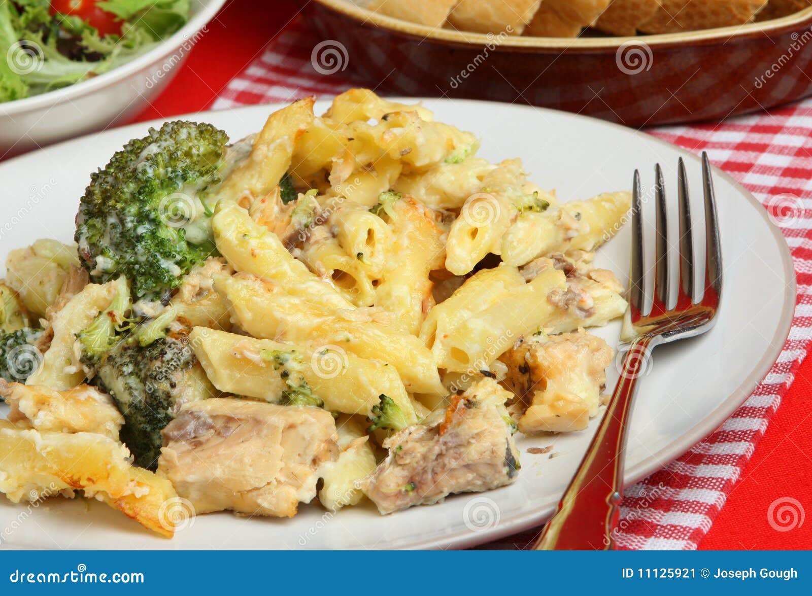 Salmon & Broccoli Pasta Bake Stock Image - Image of pasta, broccoli