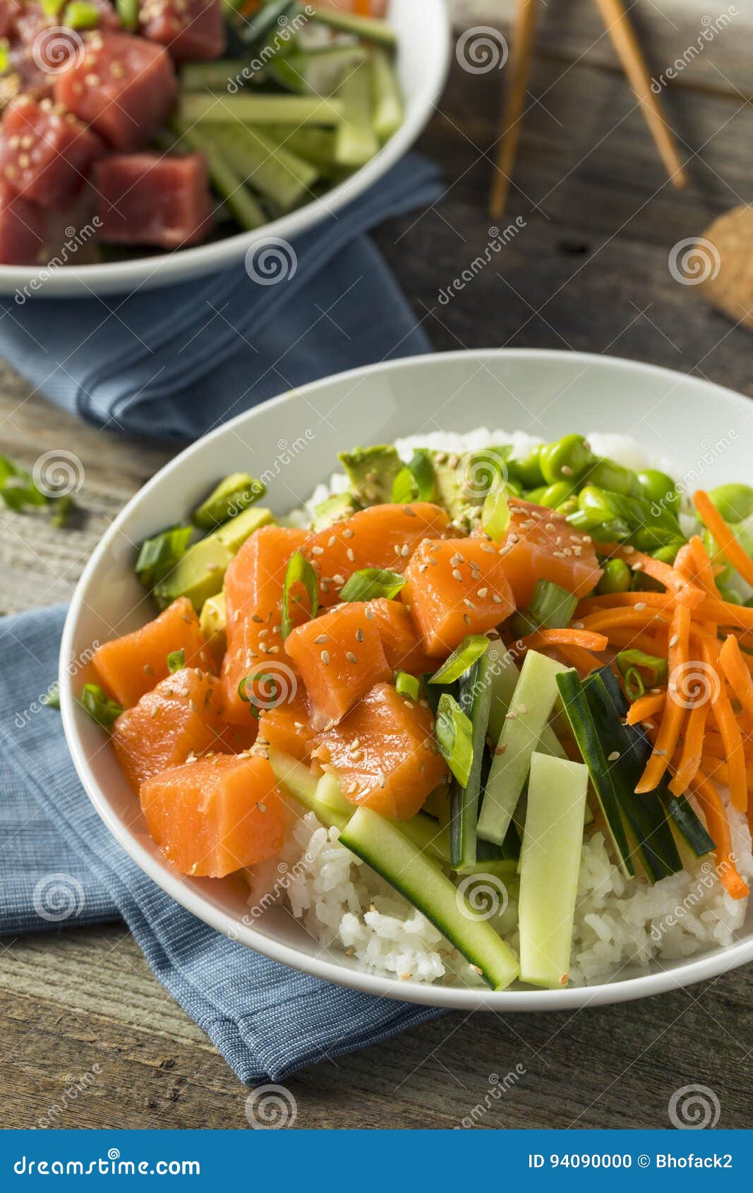 Salmon Poke Bowl Orgánico Crudo Foto de archivo Imagen de ensalada, gérmenes 94090000