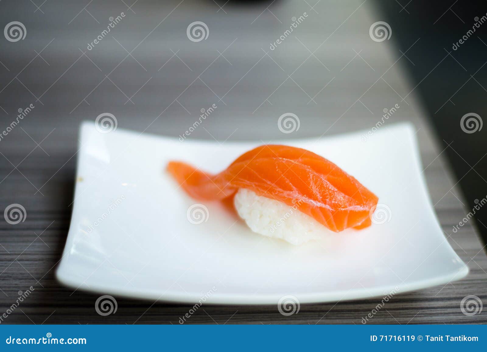Salmon Sushi: Comida japonesa. 1 mordedura para Salmon Sushi