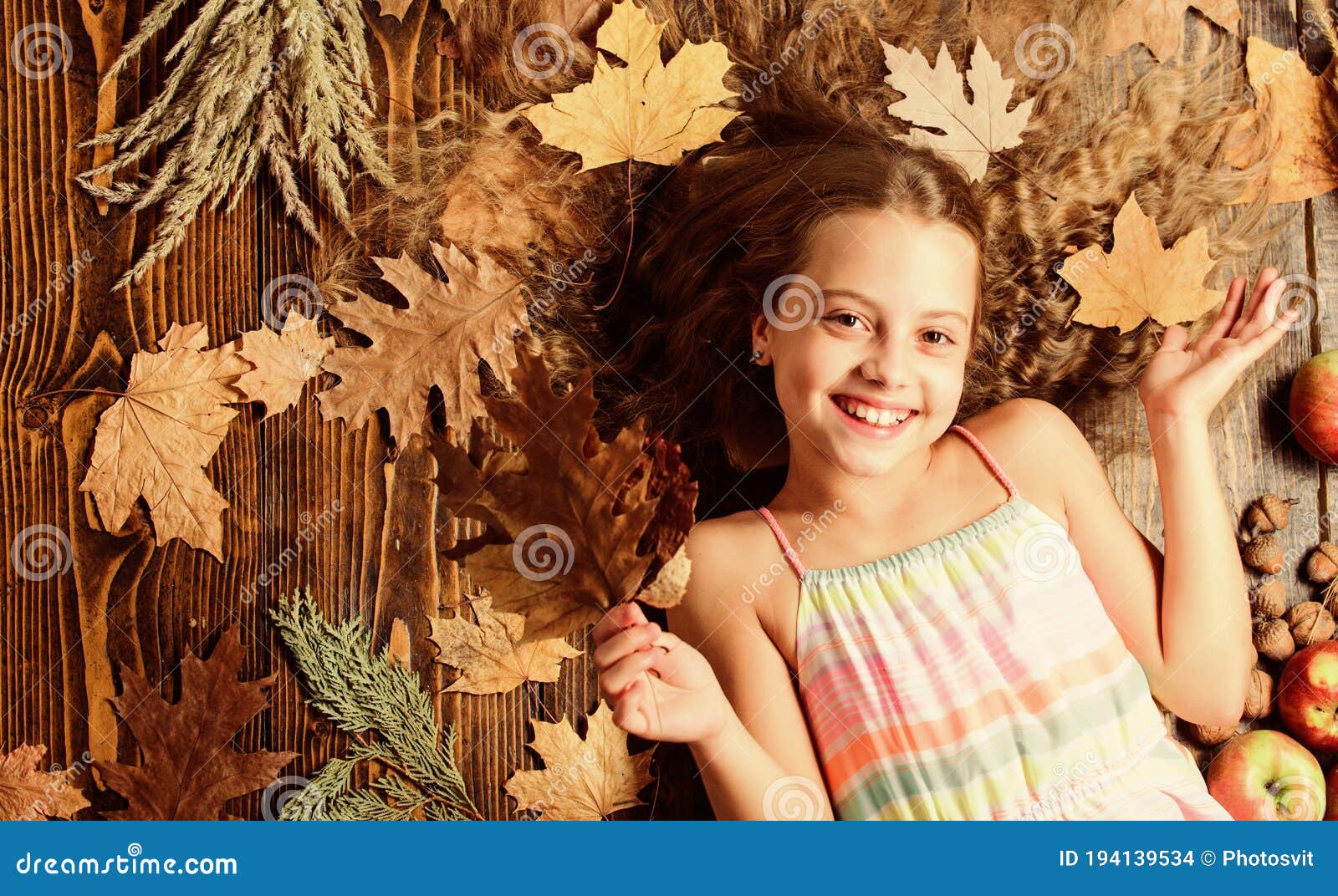 Salon that Gives You Style. Little Girl with Wavy Hairstyle on Fall  Background. Cute Girl with Natural Hair Stock Photo - Image of fashion,  beautiful: 194139534