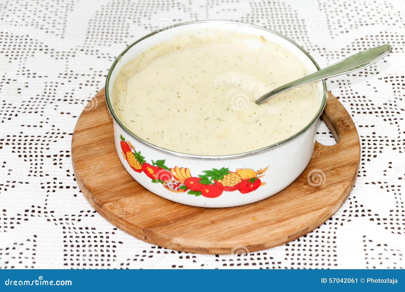 Salsa Del Eneldo En El Cuenco Imagen de archivo Imagen de verde