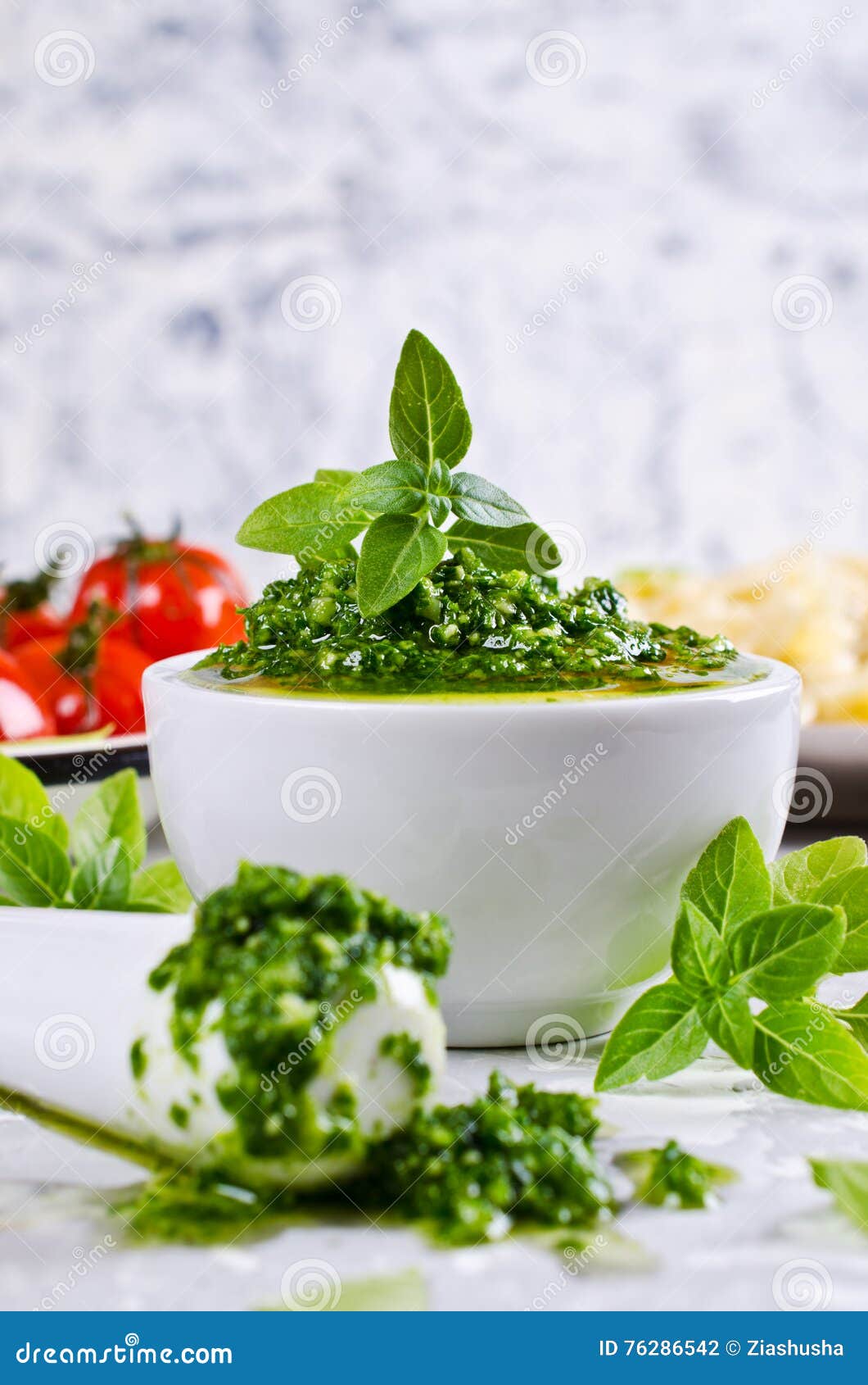 Salsa italiana tradicional foto de archivo. Imagen de mortero 76286542