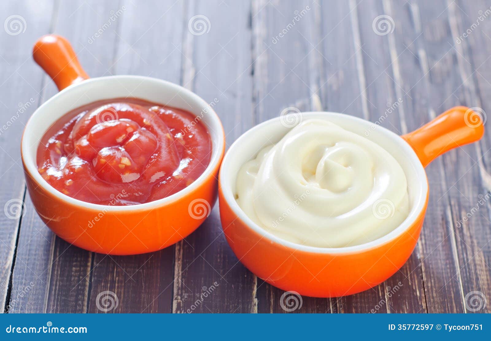 Salsas en cuencos imagen de archivo. Imagen de aperitivo 35772597