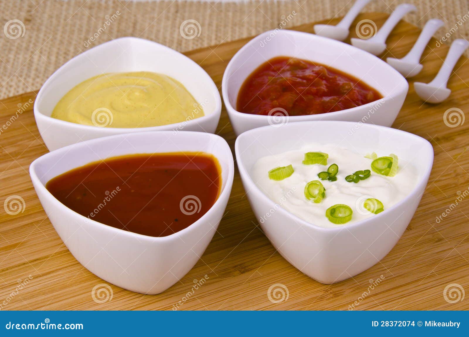 Salsas Hechas En Casa Frescas Foto de archivo Imagen de madera