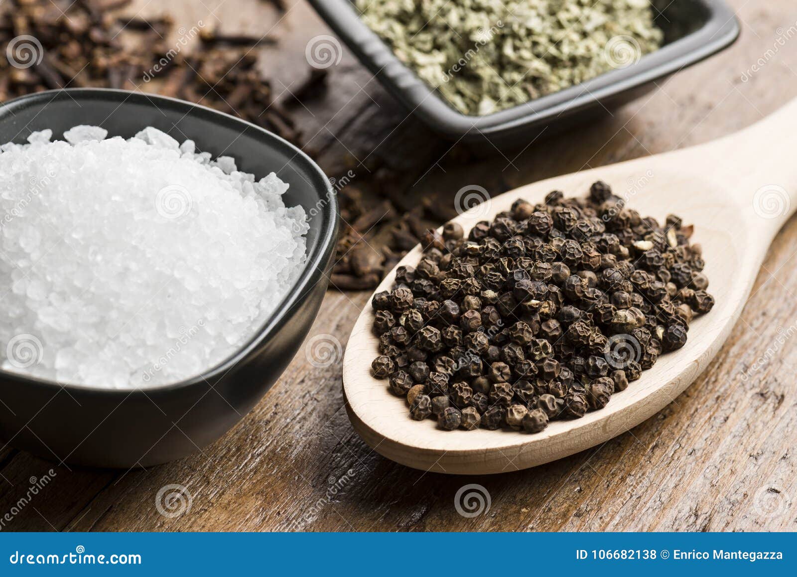 https://thumbs.dreamstime.com/z/salt-pepper-spices-peppercorn-spoon-natural-other-wooden-table-106682138.jpg