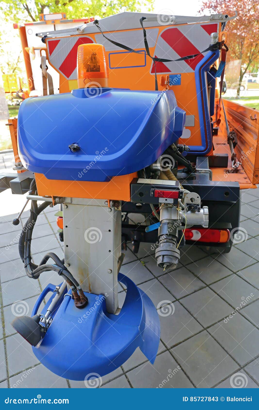 Oil Spreader Truck Applying Tack Coats Spraying Bitumen Emulsion With