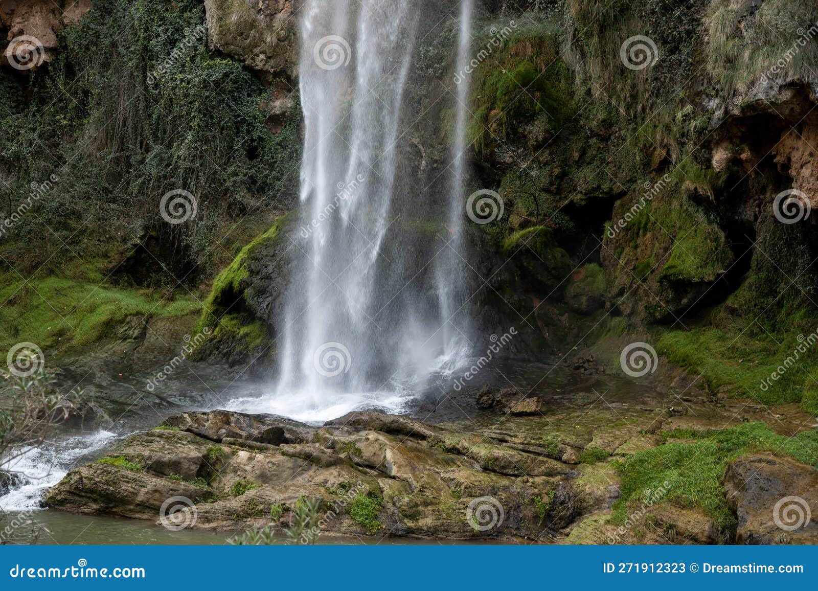 salto de la novia de navajas, waterfall in valencia, spain