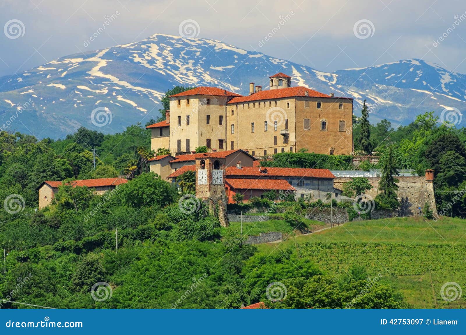 saluzzo castello della manta