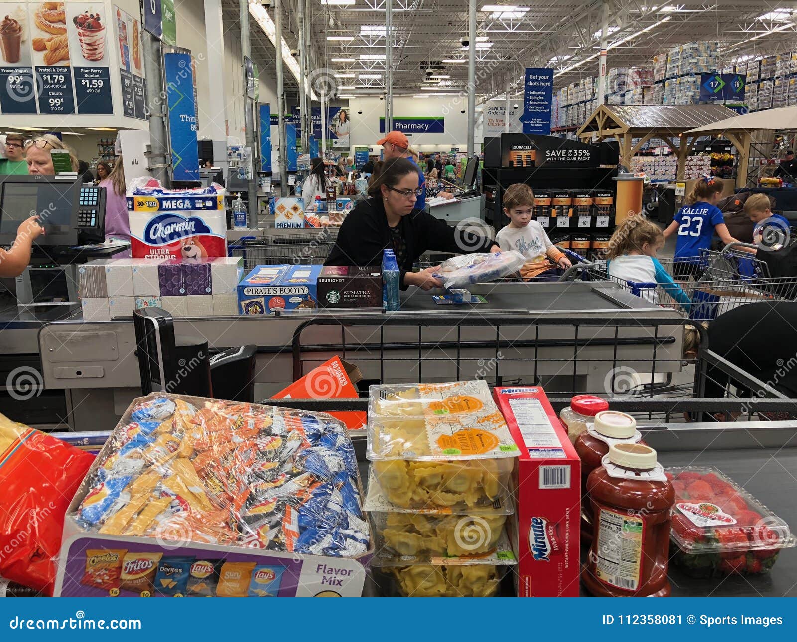 Sam s Club editorial photo. Image of discounts, american 112358081