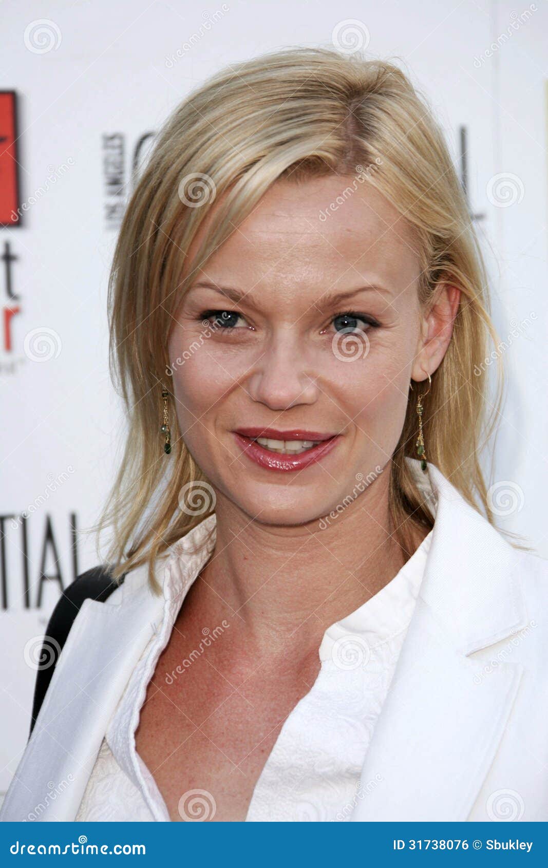 Samantha mathis bikini