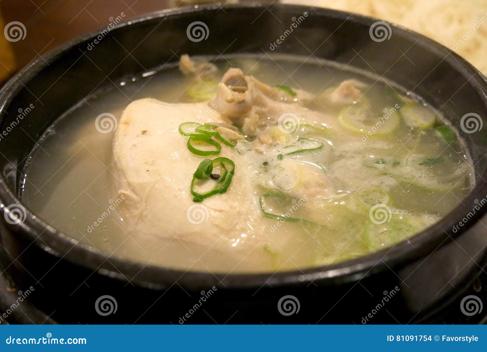 Samgyetang - Koreanische Suppe Stockfoto - Bild von abendessen, nahrung ...